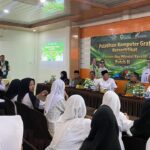 Caption foto: Bank Jateng Cabang Jepara bersinergi dengan Pemerintah Kabupaten Jepara dalam mencetak generasi muda yang cakap teknologi melalui dukungan penuh pada pelatihan komputer gratis bagi siswa SMK Islam Tsamrotul Huda, Desa Kecapi, Selasa (6/1/2026)