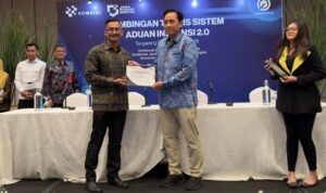 Foto 1a - DANA menerima penghargaan dari Komdigi